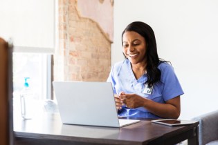 Best Nursing Vlogs and Blogs