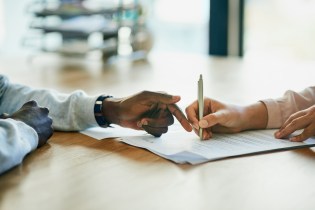 Two people discussing the terms of a collaborative practice agreement