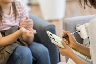 How Much Do Social Workers Make Header Image