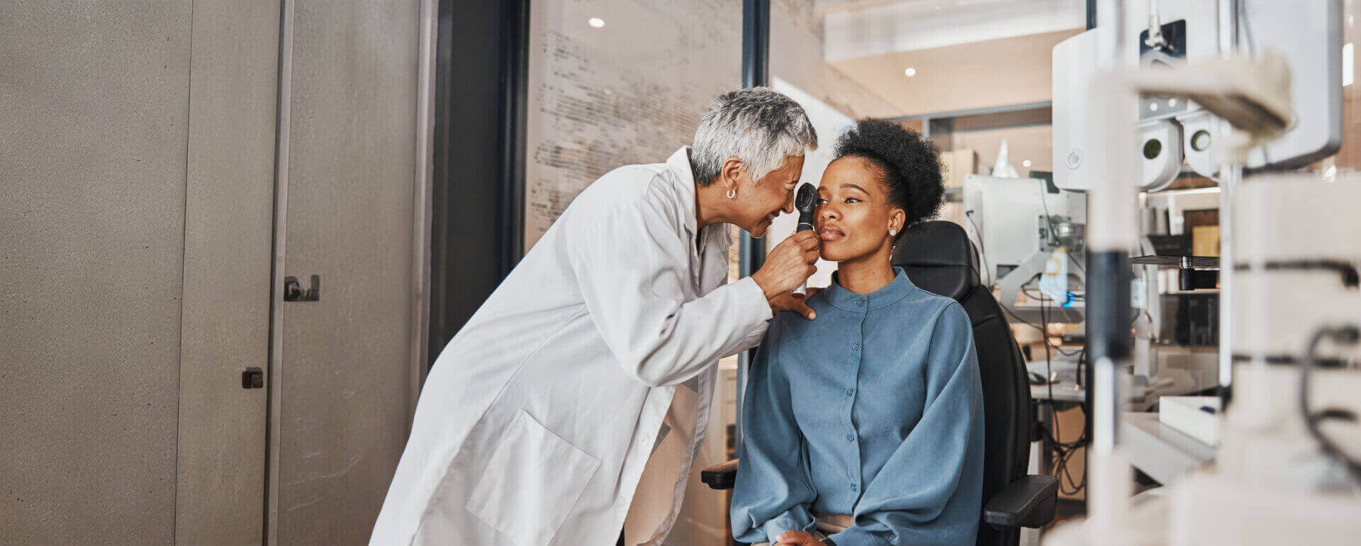 Optometrist checking a patient's eyes in office | optometry malpractice insurance