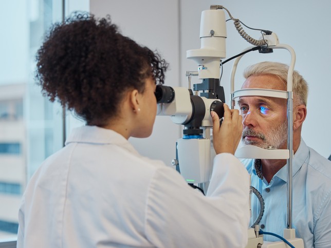 Optometrist examining patient in her office | optometrist malpractice claim