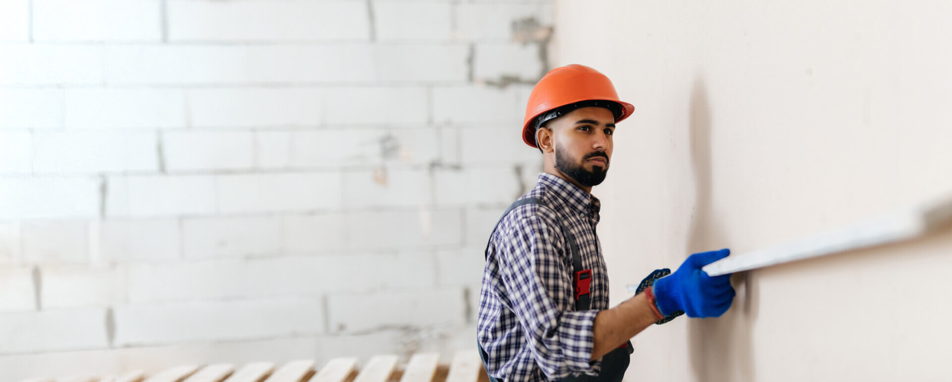 Drywall contractor installing drywall | drywall contractor insurance