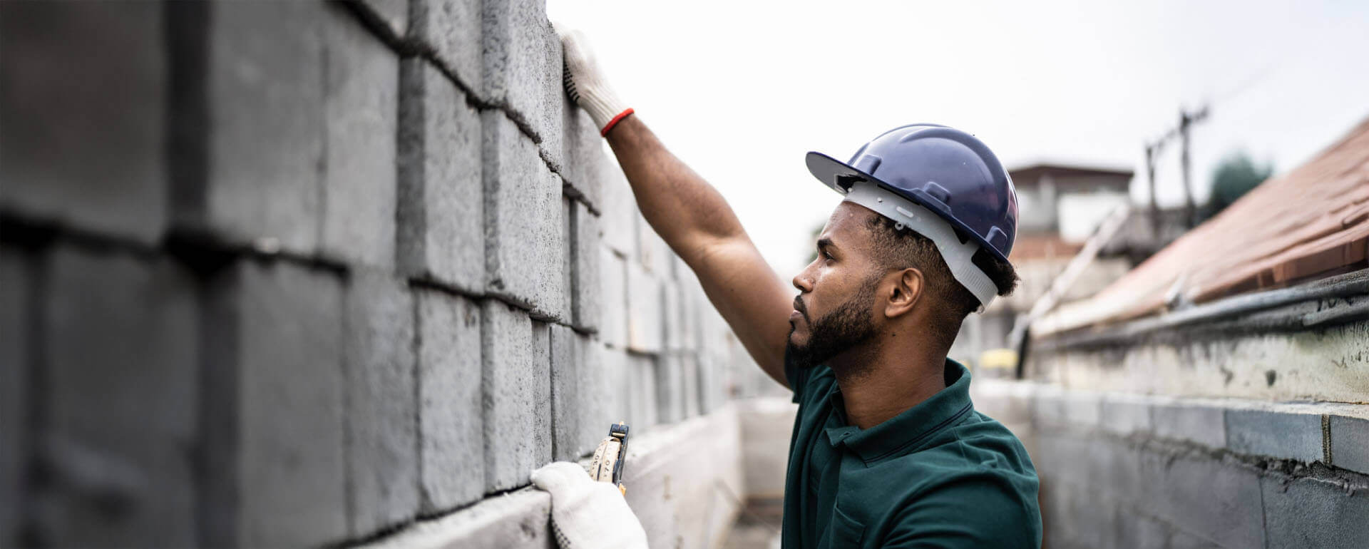 Masonry contractor building a cinder block wall | masonry insurance